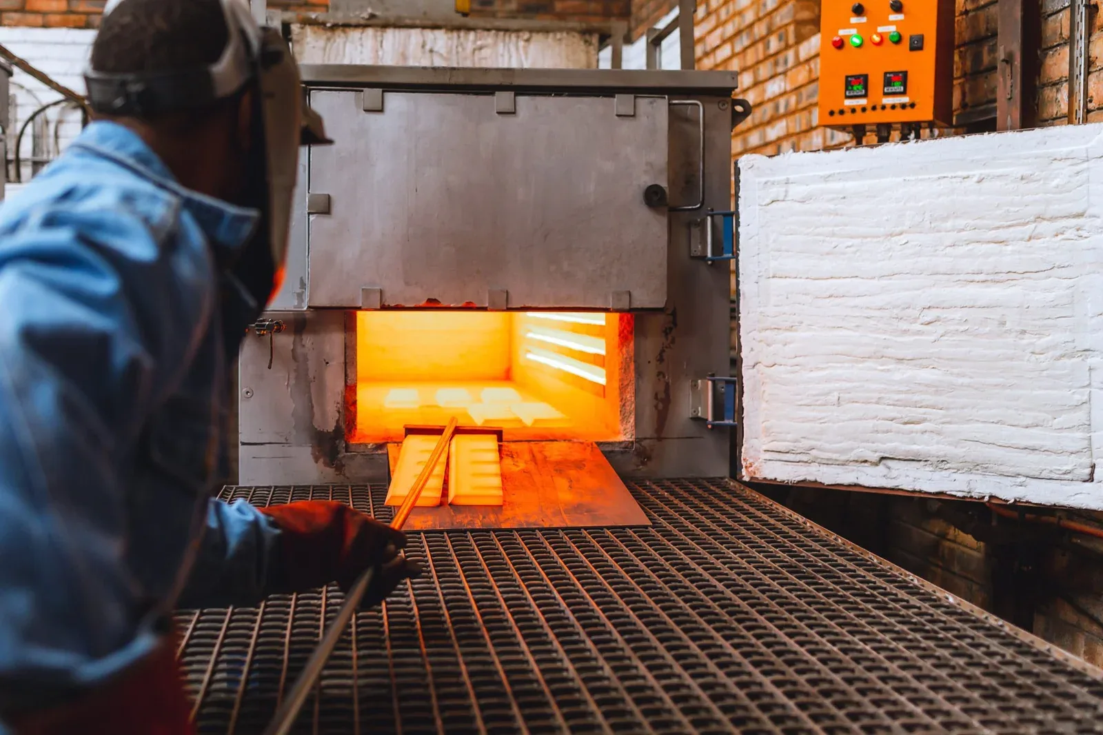 Heat treatment furnace at BladeMakers