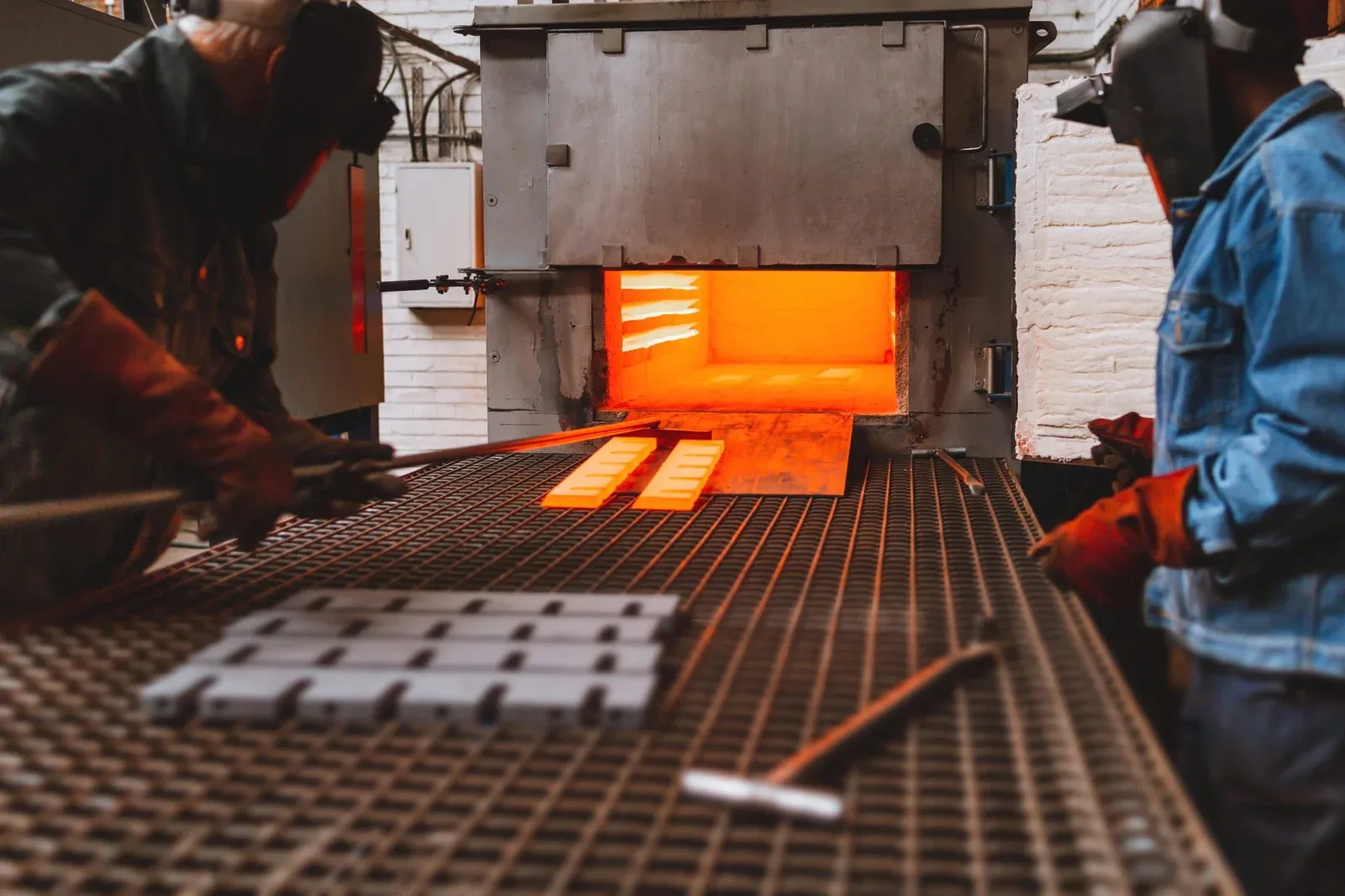 BladeMakers heat treatment team at work